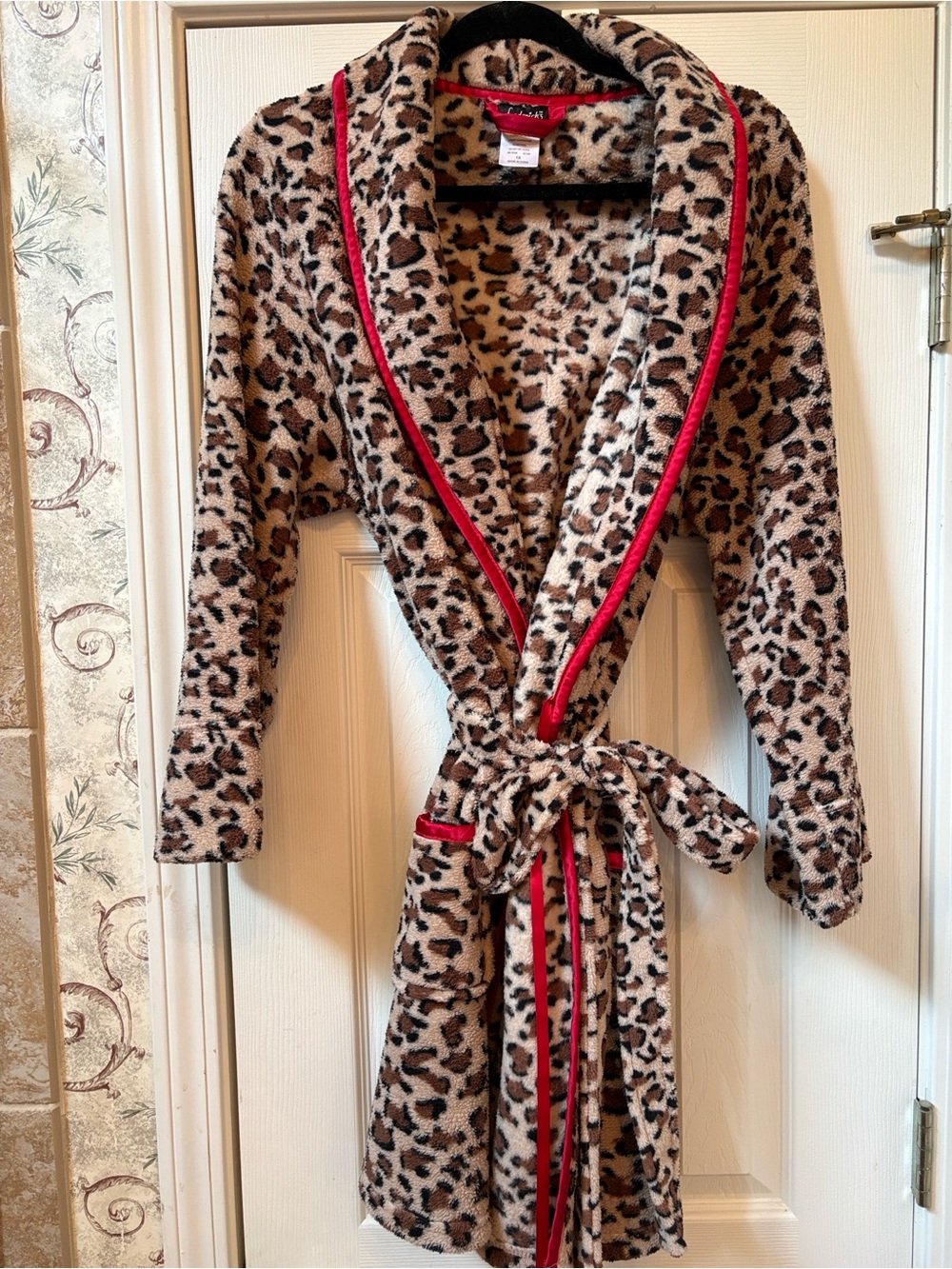 1X Frederick’s of Hollywood Plush Robe with Matching L Slippers